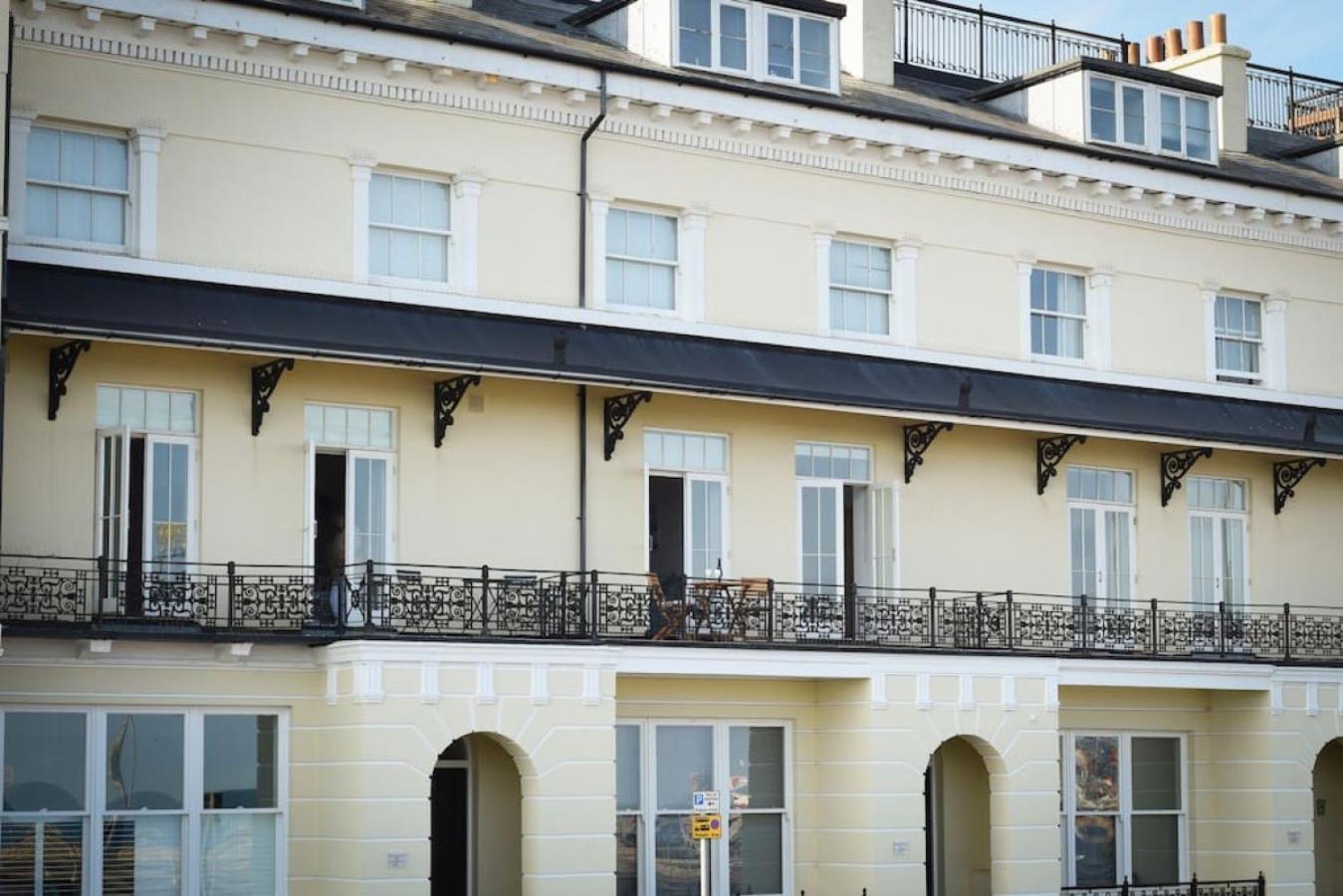 Air Maison - Stunning Beach Front Apartment Portsmouth Exterior foto