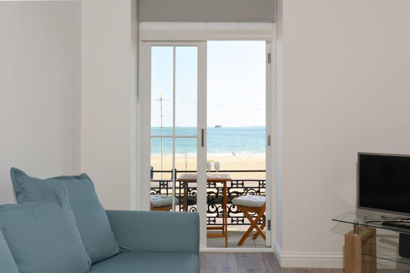 Air Maison - Stunning Beach Front Apartment Portsmouth Exterior foto