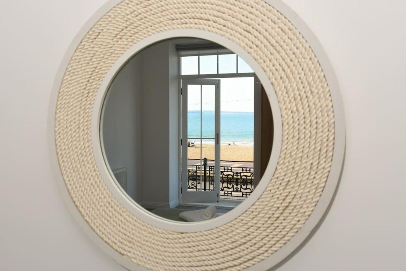 Air Maison - Stunning Beach Front Apartment Portsmouth Exterior foto