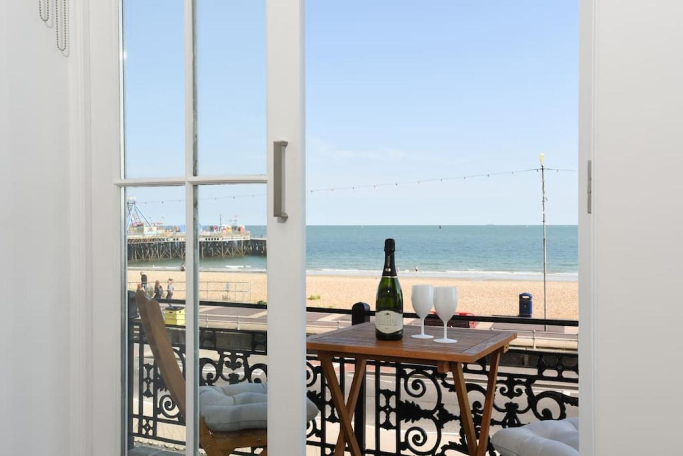 Air Maison - Stunning Beach Front Apartment Portsmouth Exterior foto
