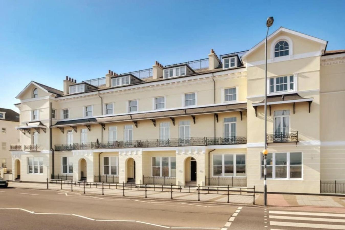 Air Maison - Stunning Beach Front Apartment Portsmouth Exterior foto